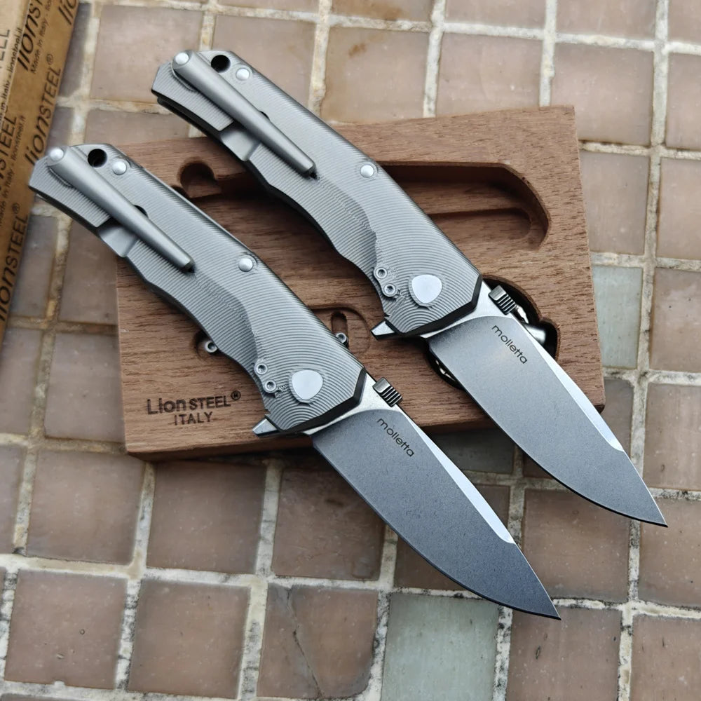 JUFULE Wood Box Packing Lion Molletta Carbon Fiber Titanium Mark M390 Logo Blade Camp Hunt Fish EDC Tool Tactical Folding Knife