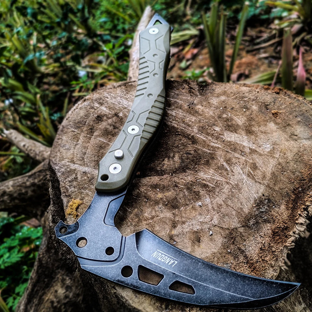 Folding Multifunctional Camping Mountain Axe, Life-saving and Firefighting Folding Tactical Axe