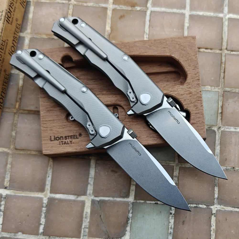 JUFULE Wood Box Packing Lion Molletta Carbon Fiber Titanium Mark M390 Logo Blade Camp Hunt Fish EDC Tool Tactical Folding Knife