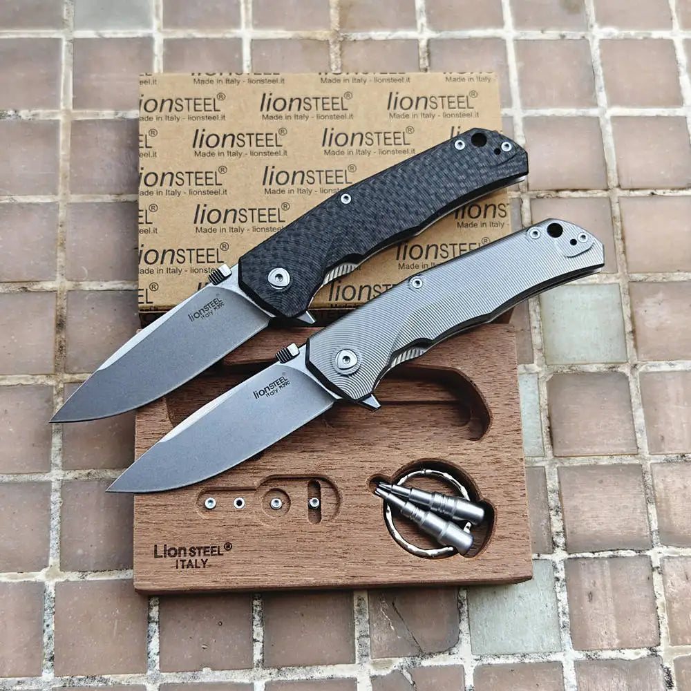 JUFULE Wood Box Packing Lion Molletta Carbon Fiber Titanium Mark M390 Logo Blade Camp Hunt Fish EDC Tool Tactical Folding Knife